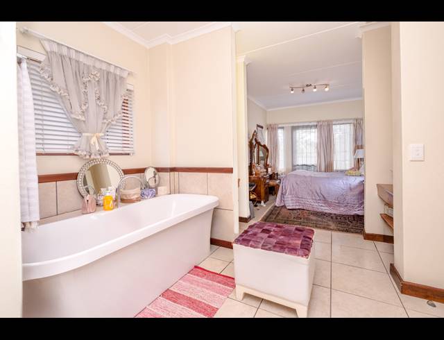 2 BEDROOM APARTMENT FOR SALE IN BEVERLEY
